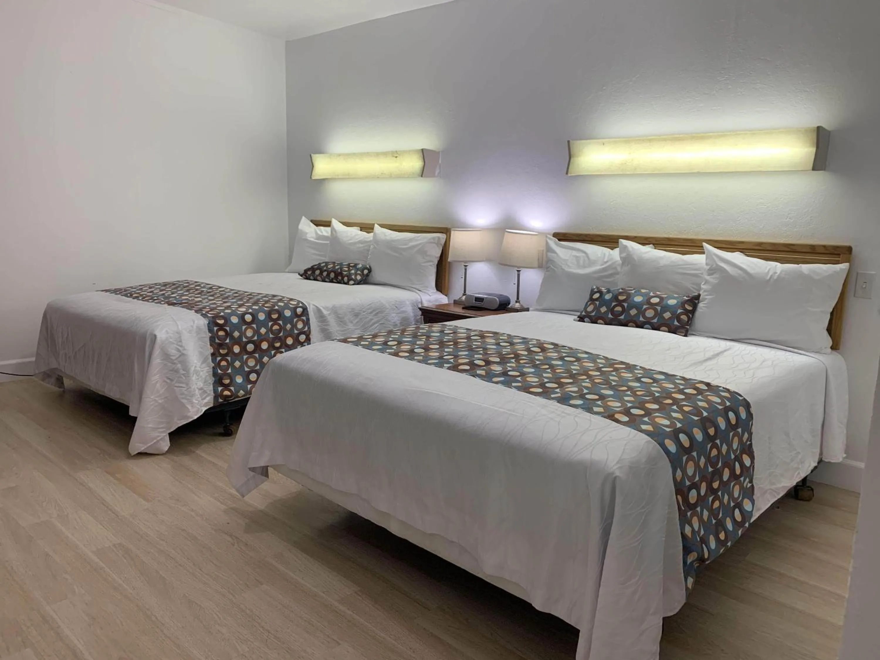 Two King Room at Inn On 95 McDermitt