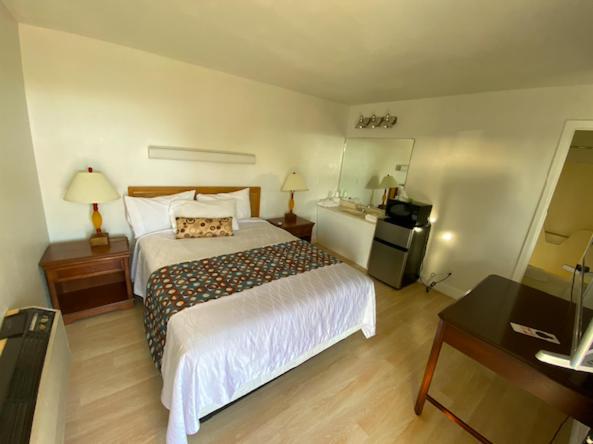 Queen Room at Inn On 95 McDermitt